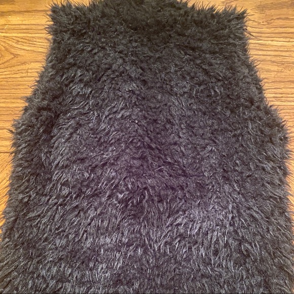 Faux black fur vest - Picture 2 of 3